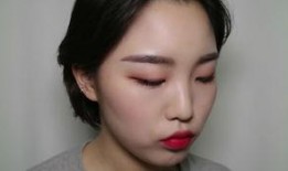 化妆博主爆料是谁啊视频,是谁的“啊视频”引发热议？